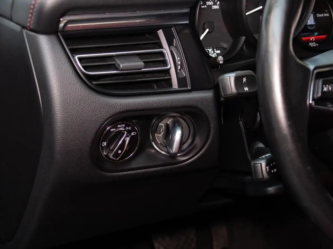 Porsche Macan - Image 21