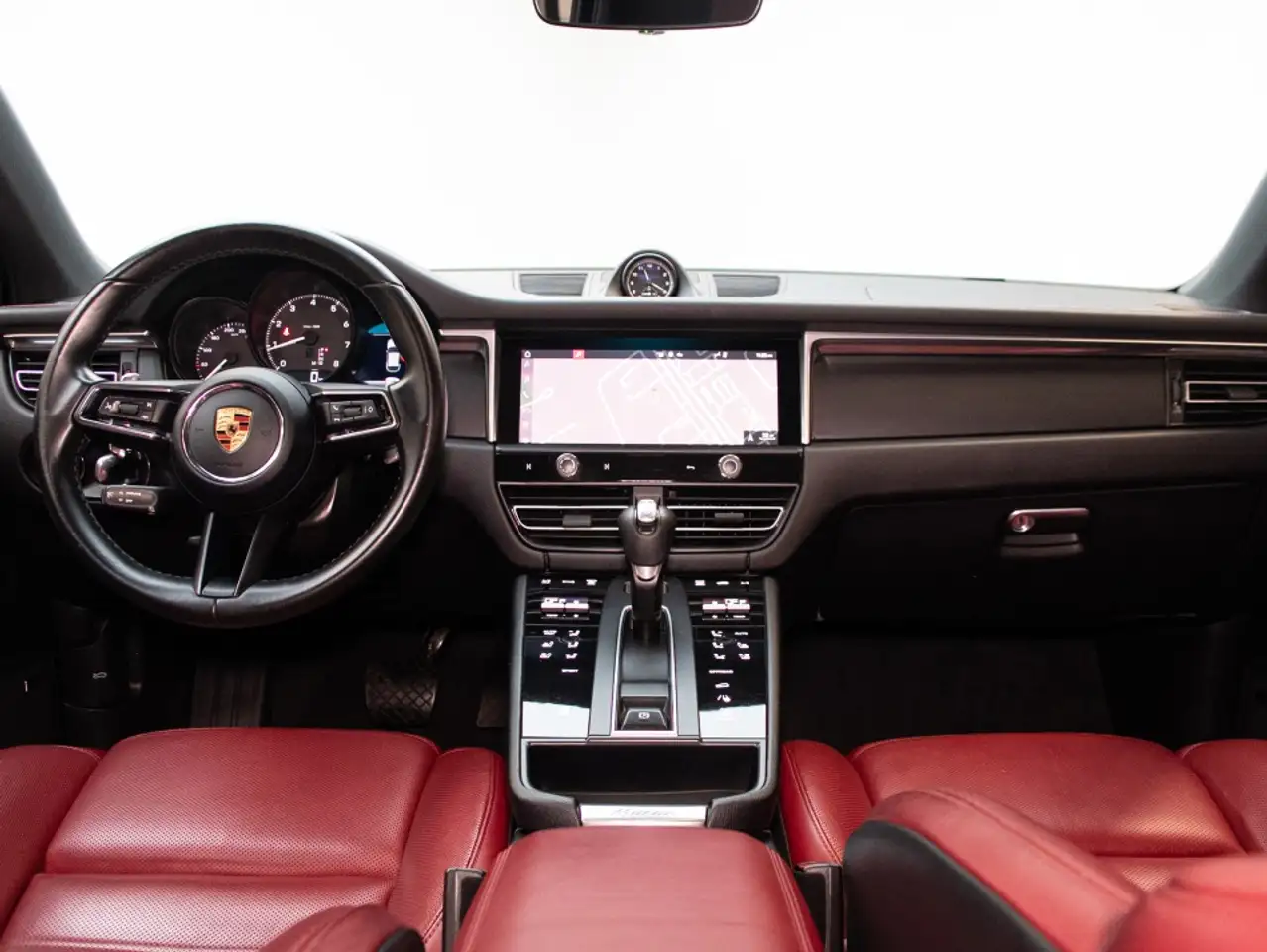 Porsche Macan - Image 36