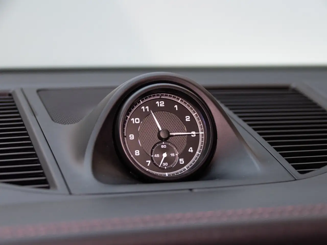 Porsche Macan - Image 25