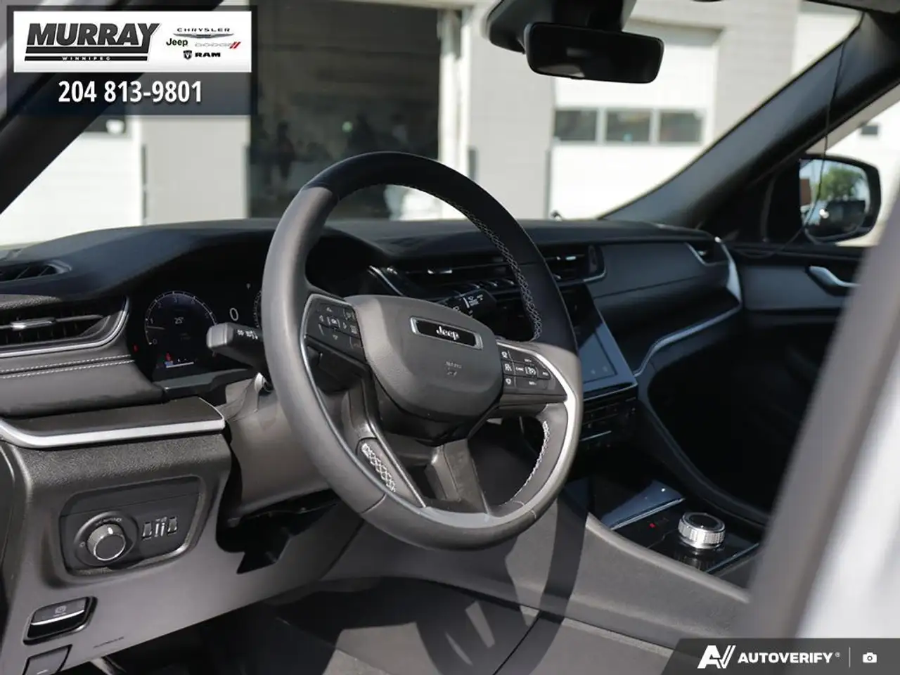 Jeep Grand Cherokee - Image 17