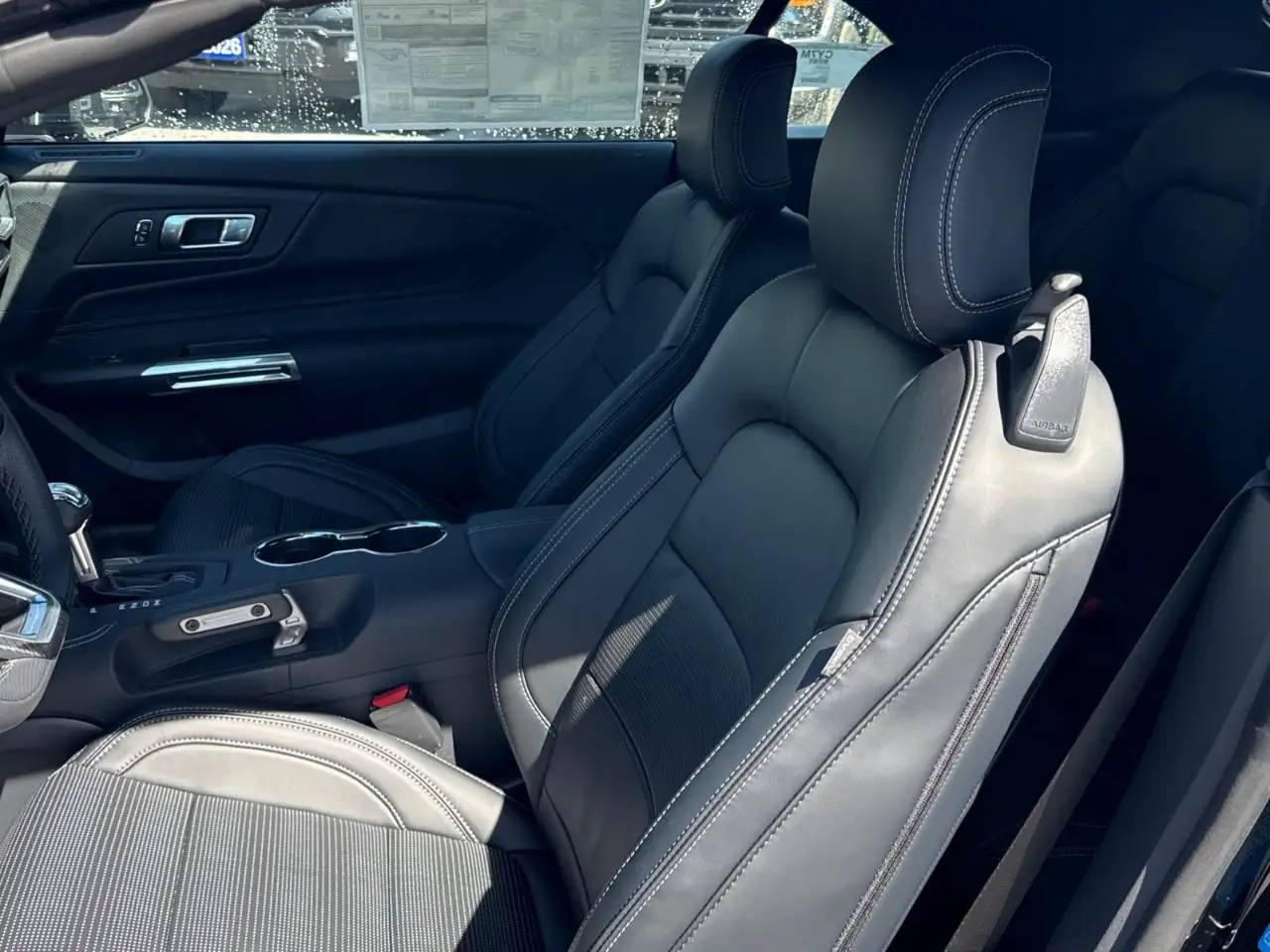 Ford Mustang - Image 11