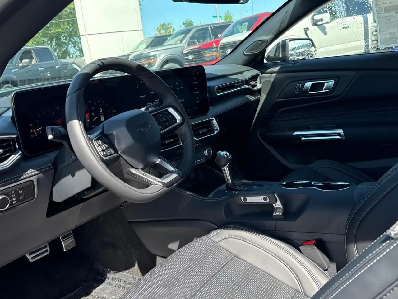 Ford Mustang - Image 10
