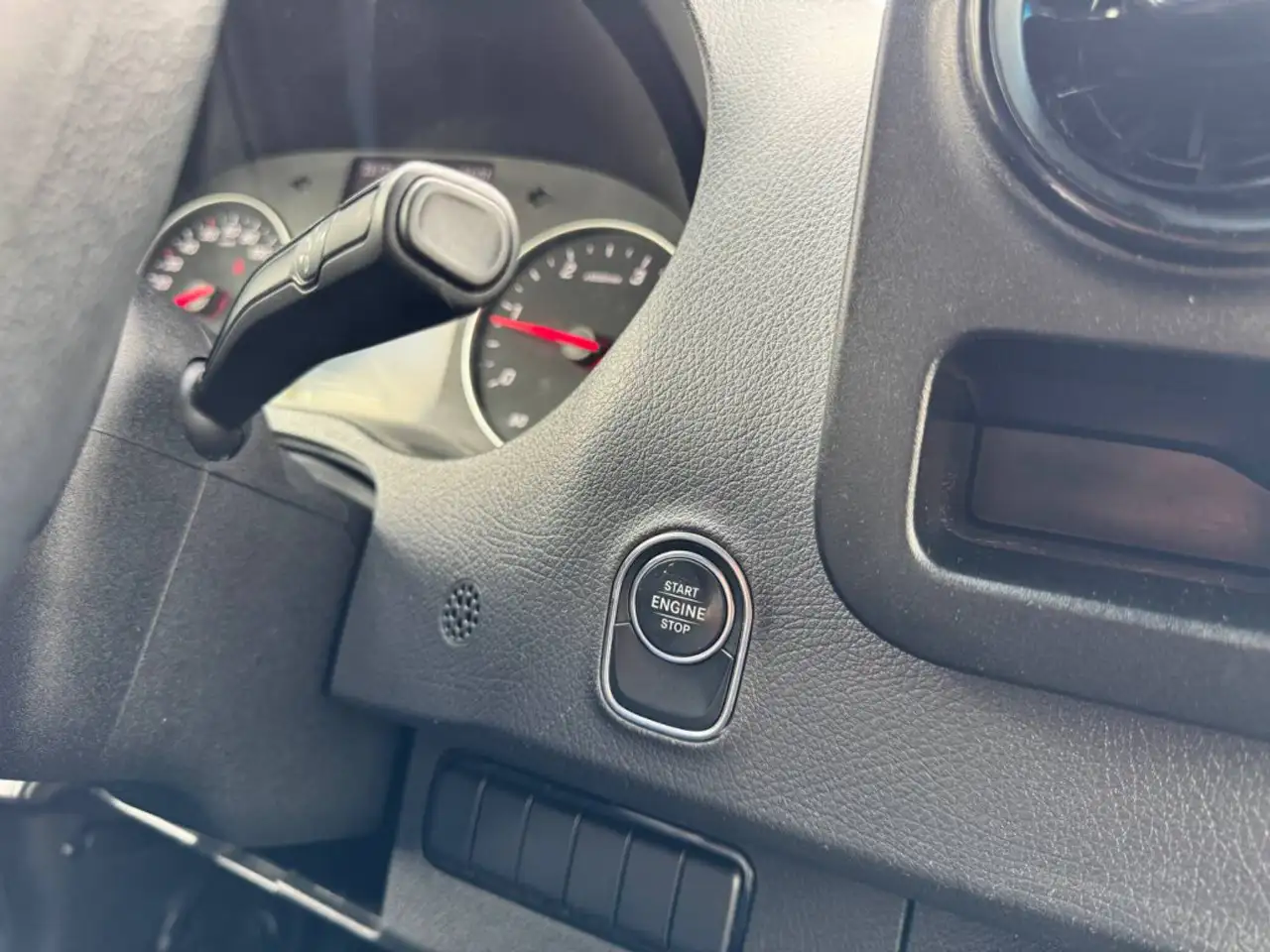 Mercedes-Benz Sprinter - Image 23