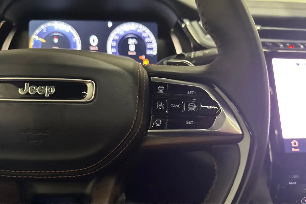 Jeep Grand Cherokee - Image 25
