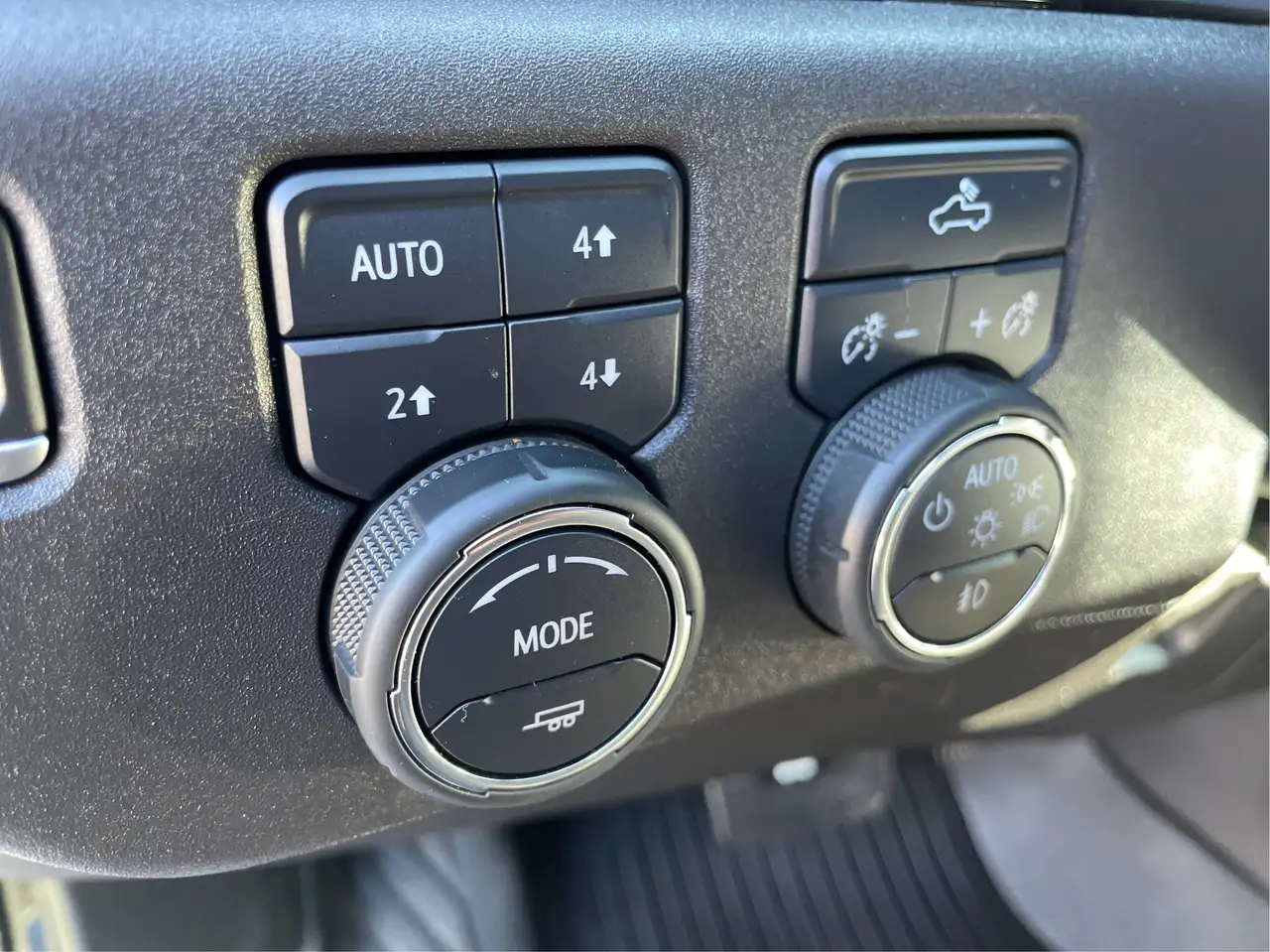 Chevrolet Silverado 1500 - Image 19