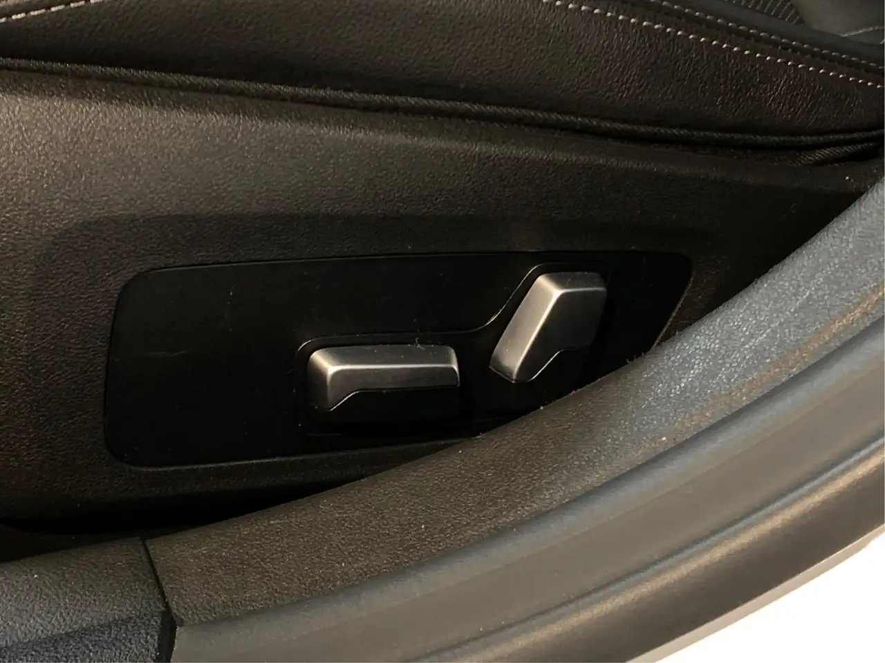 BMW i4 - Image 23