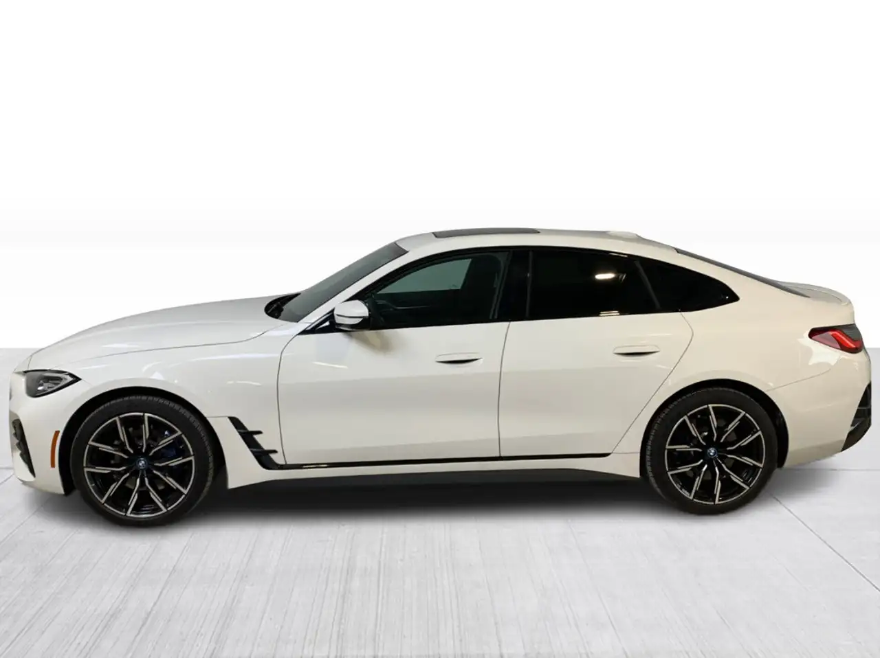 BMW i4 - Image 13