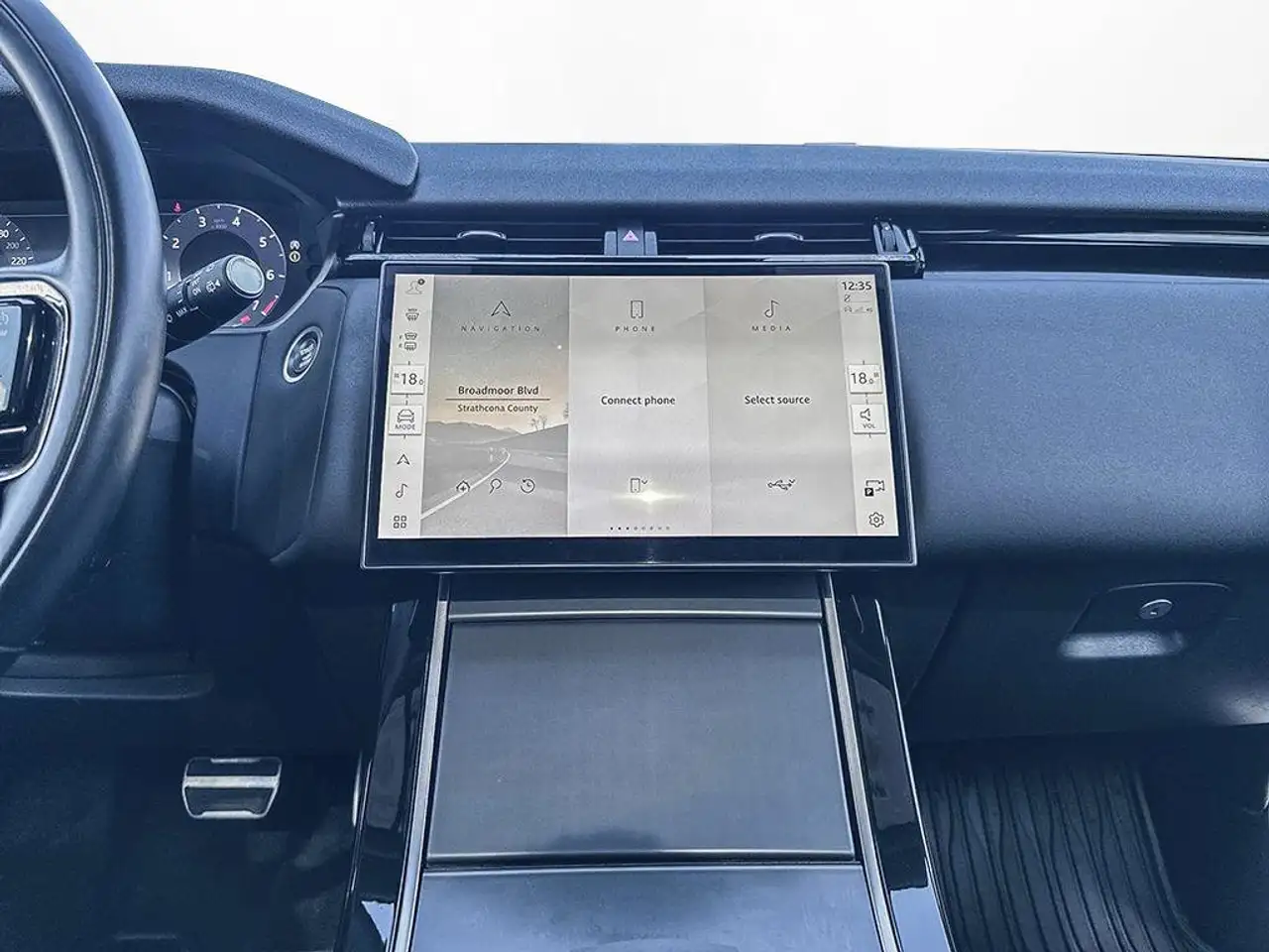 Land Rover Range Rover Velar - Image 17