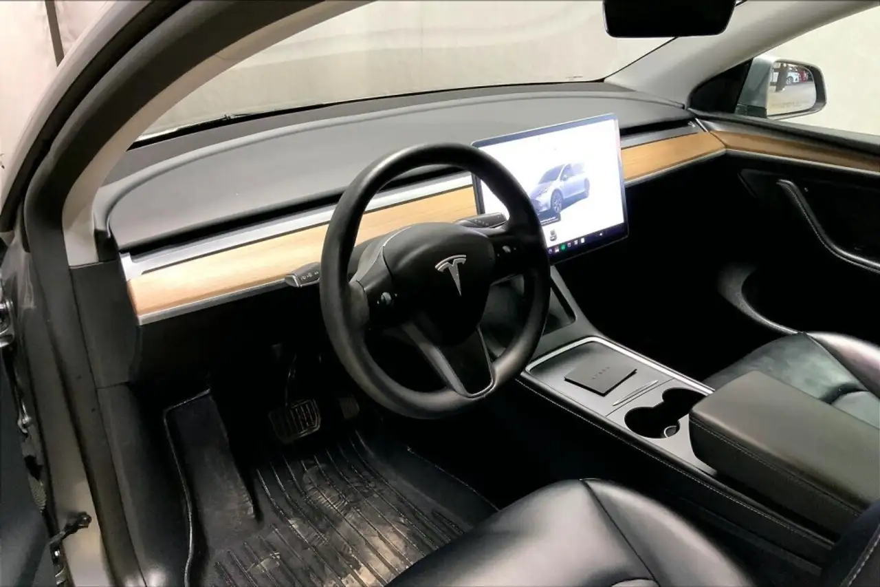 Tesla Model Y - Image 14