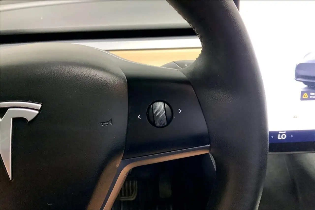 Tesla Model Y - Image 19