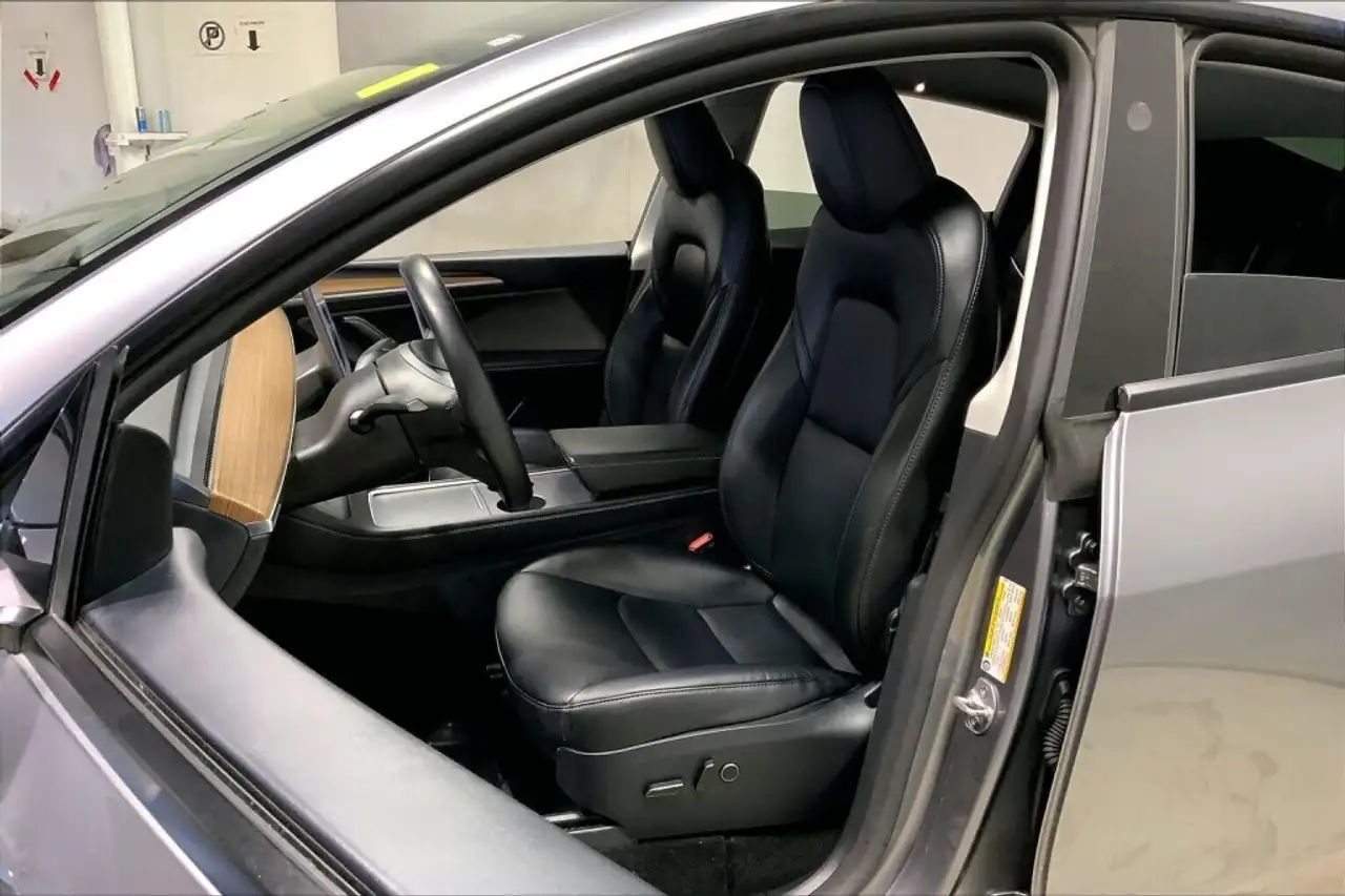 Tesla Model Y - Image 24
