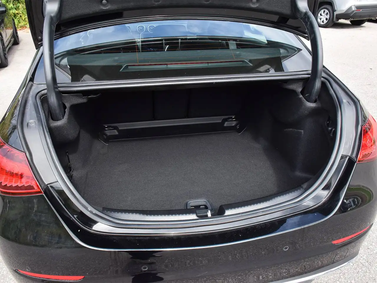 Mercedes-Benz C-Class - Image 13