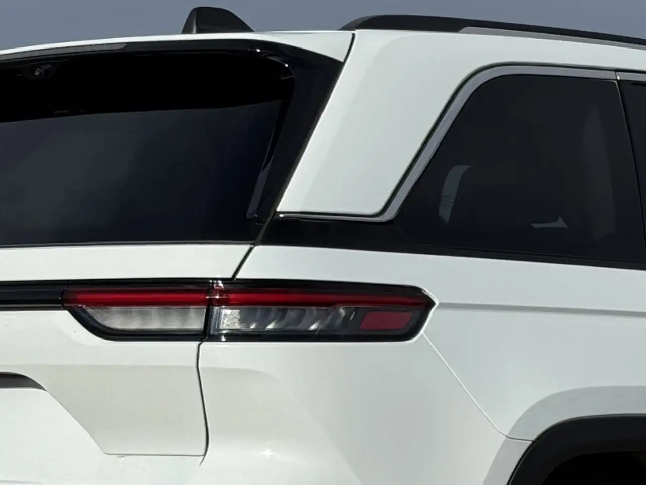 Jeep Grand Cherokee - Image 28