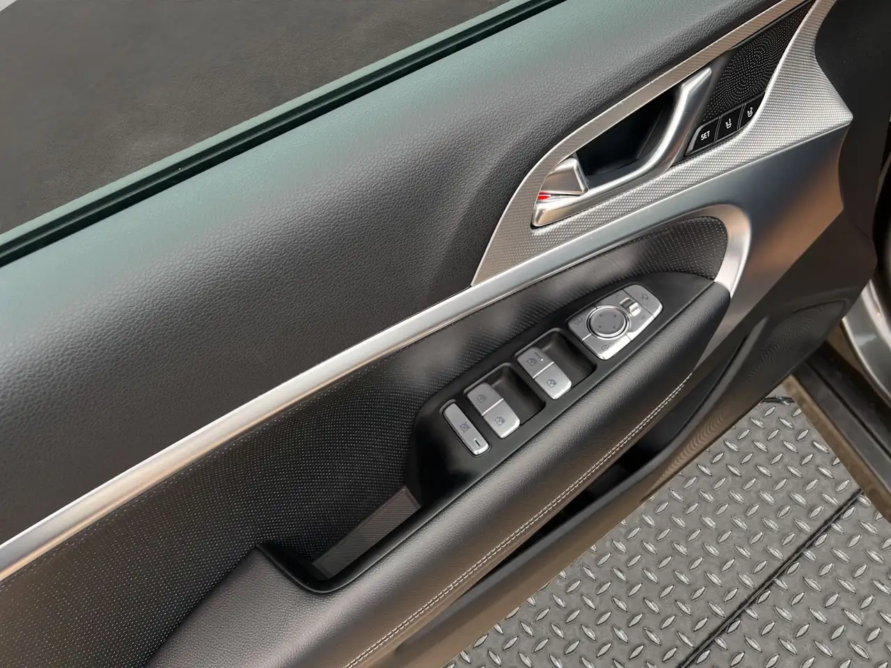 Genesis G70 - Image 15