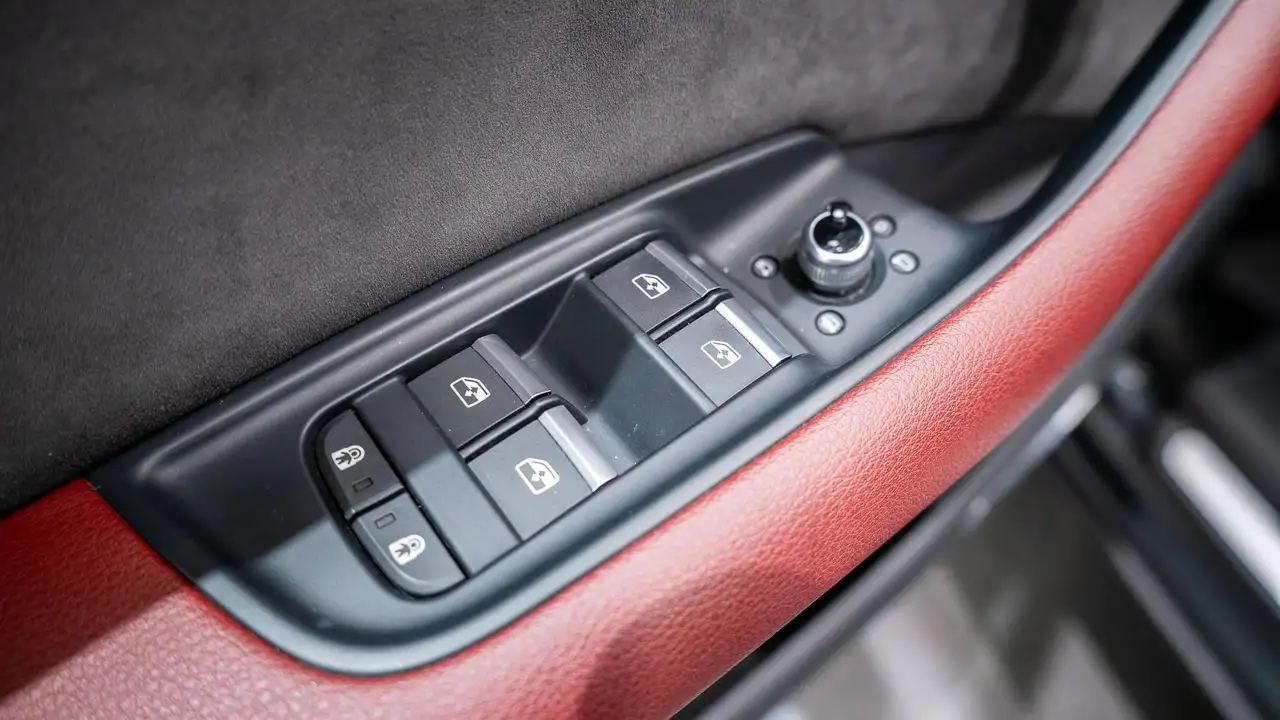 Audi SQ7 - Image 10