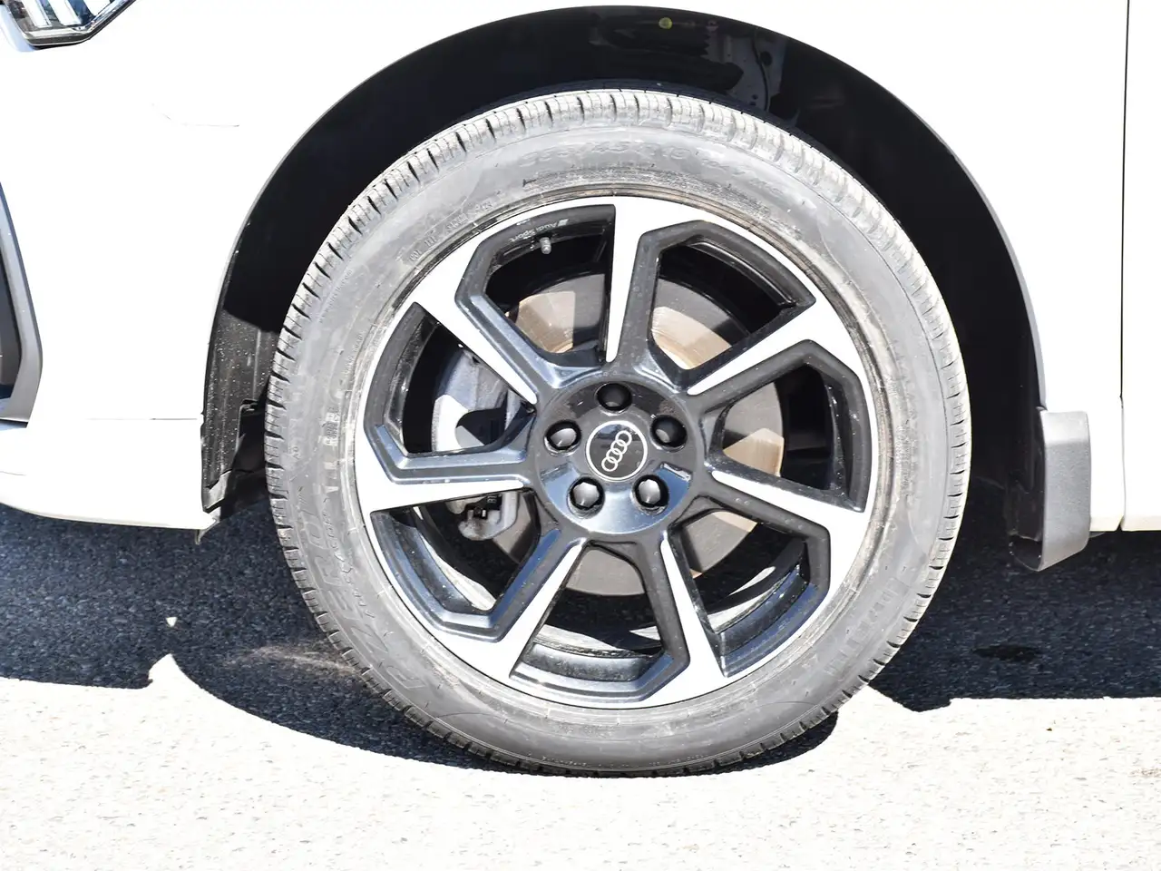 Audi Q3 - Image 8