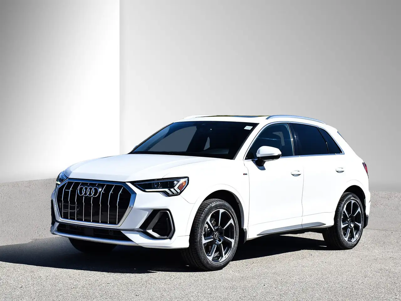 Audi Q3 - Image 1