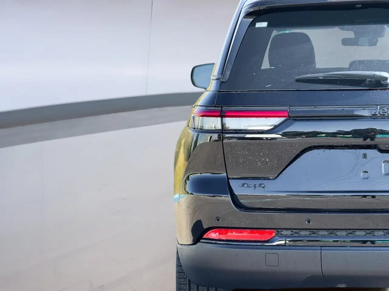Jeep Grand Cherokee - Image 11