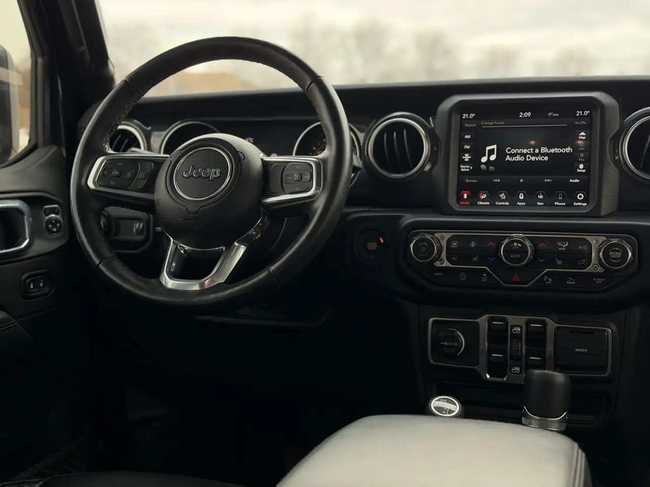 Jeep Wrangler - Image 13