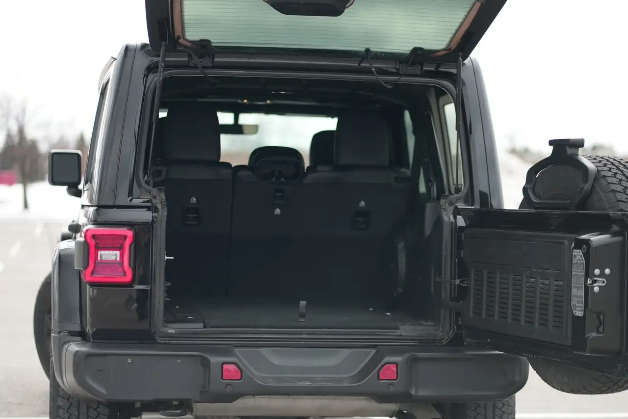 Jeep Wrangler - Image 10