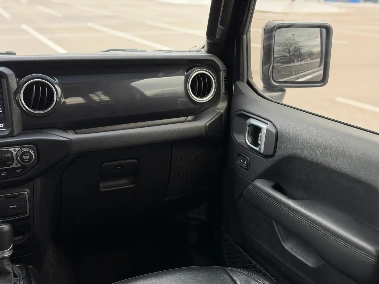 Jeep Wrangler - Image 25