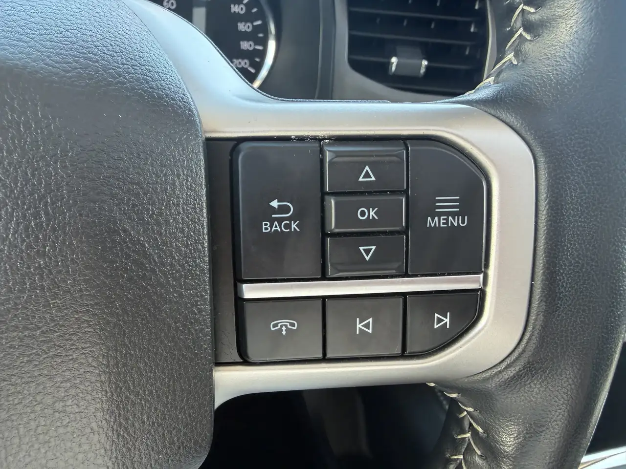 Ford Expedition - Image 16
