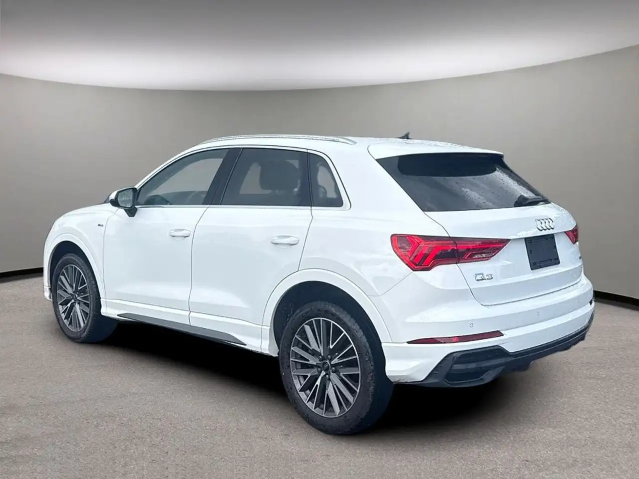 Audi Q3 - Image 4