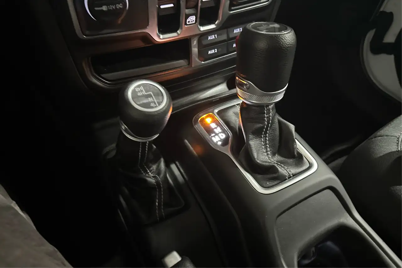 Jeep Wrangler - Image 26