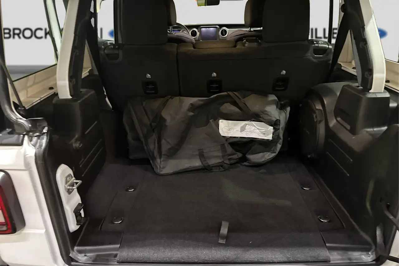 Jeep Wrangler - Image 10