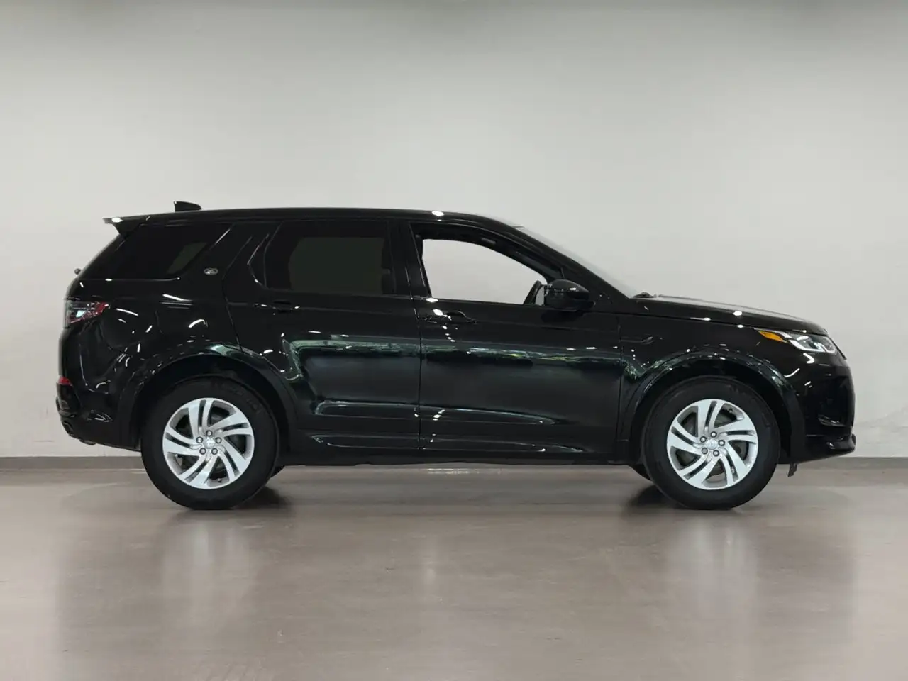 Land Rover Discovery Sport - Image 10