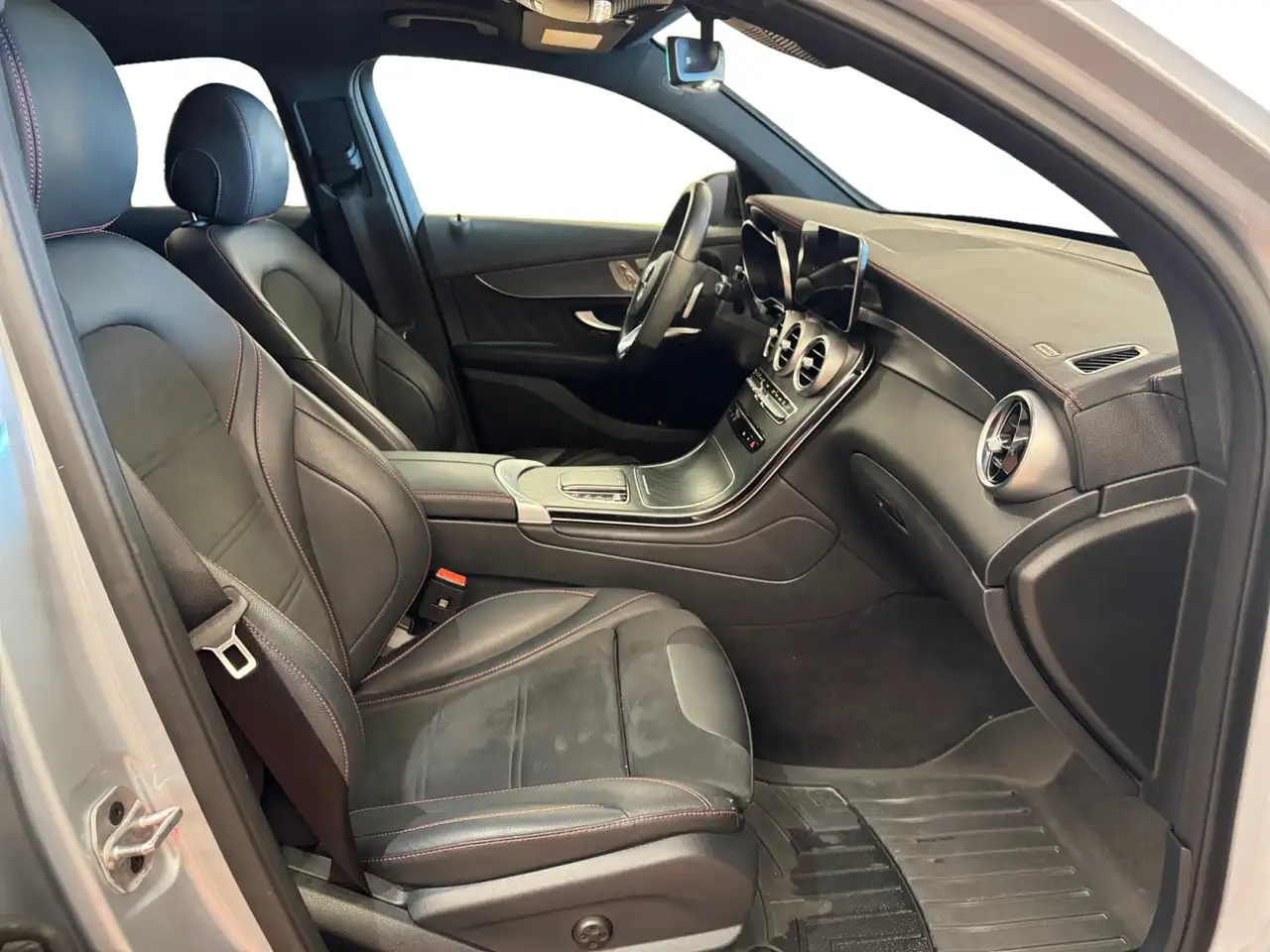 Mercedes-Benz GLC - Image 29