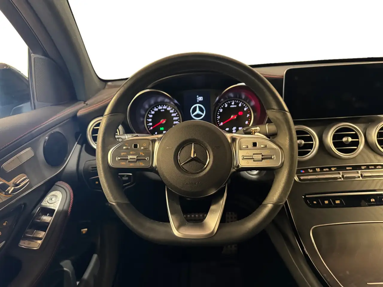 Mercedes-Benz GLC - Image 21