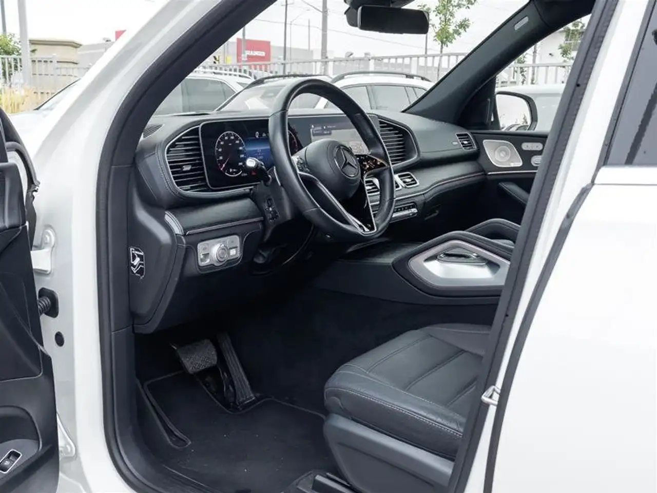 Mercedes-Benz GLS - Image 12