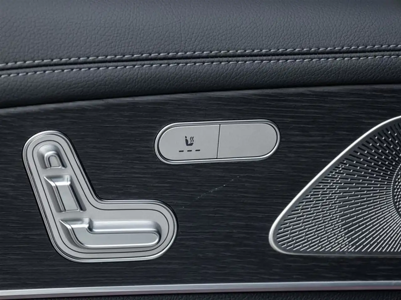 Mercedes-Benz GLS - Image 32