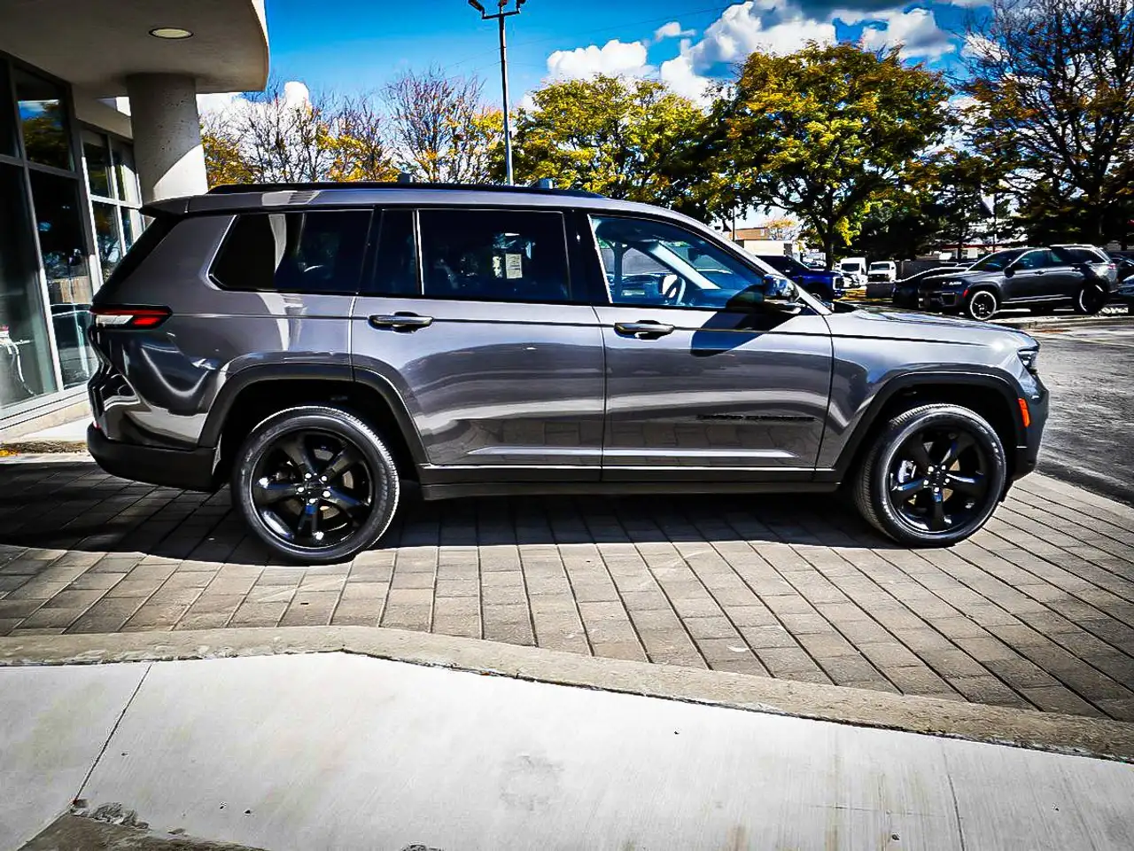 Jeep Grand Cherokee - Image 10