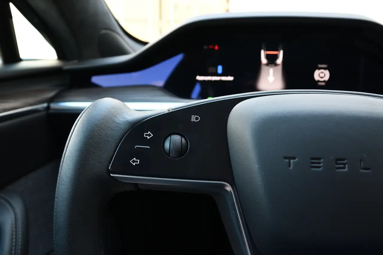 Tesla Model S - Image 22