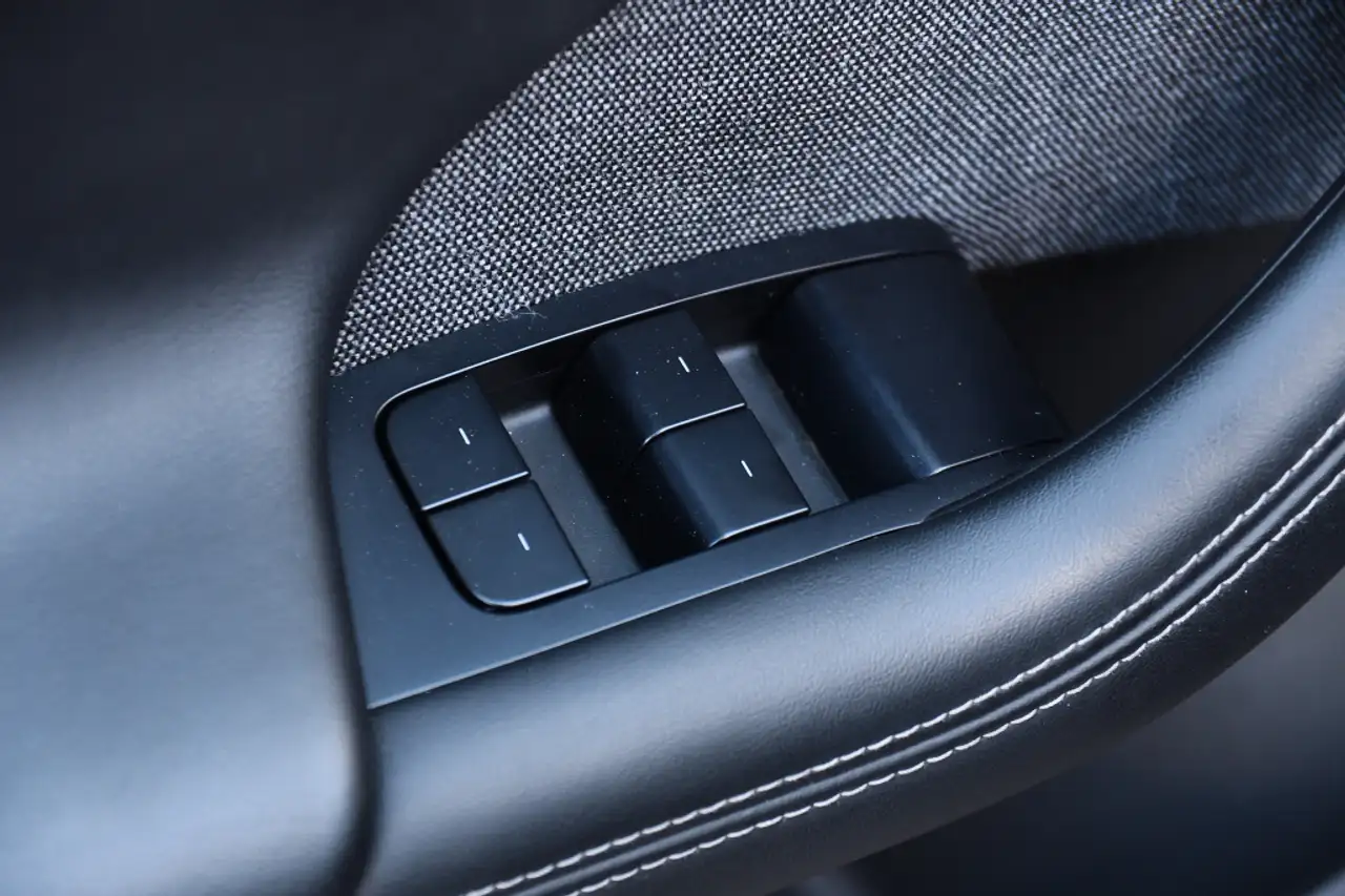 Tesla Model S - Image 11