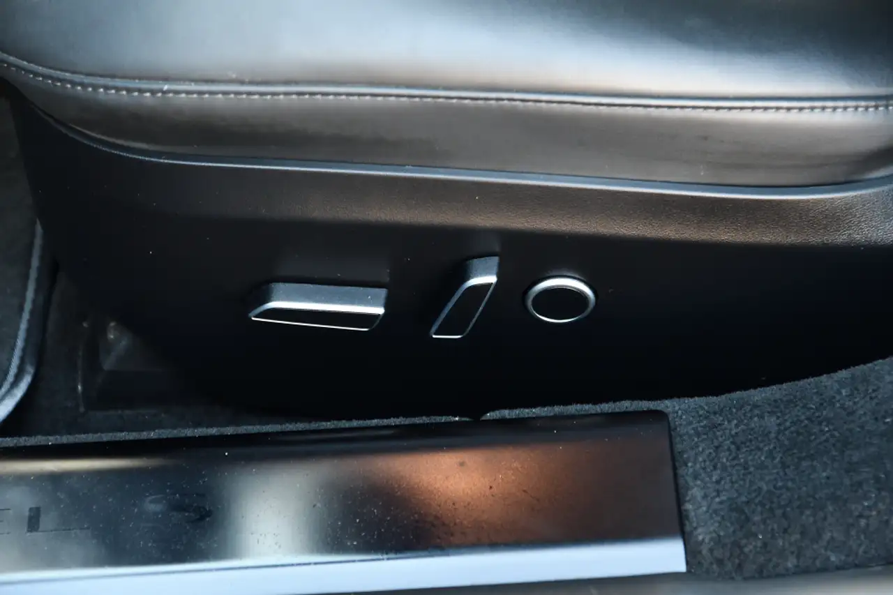 Tesla Model S - Image 12