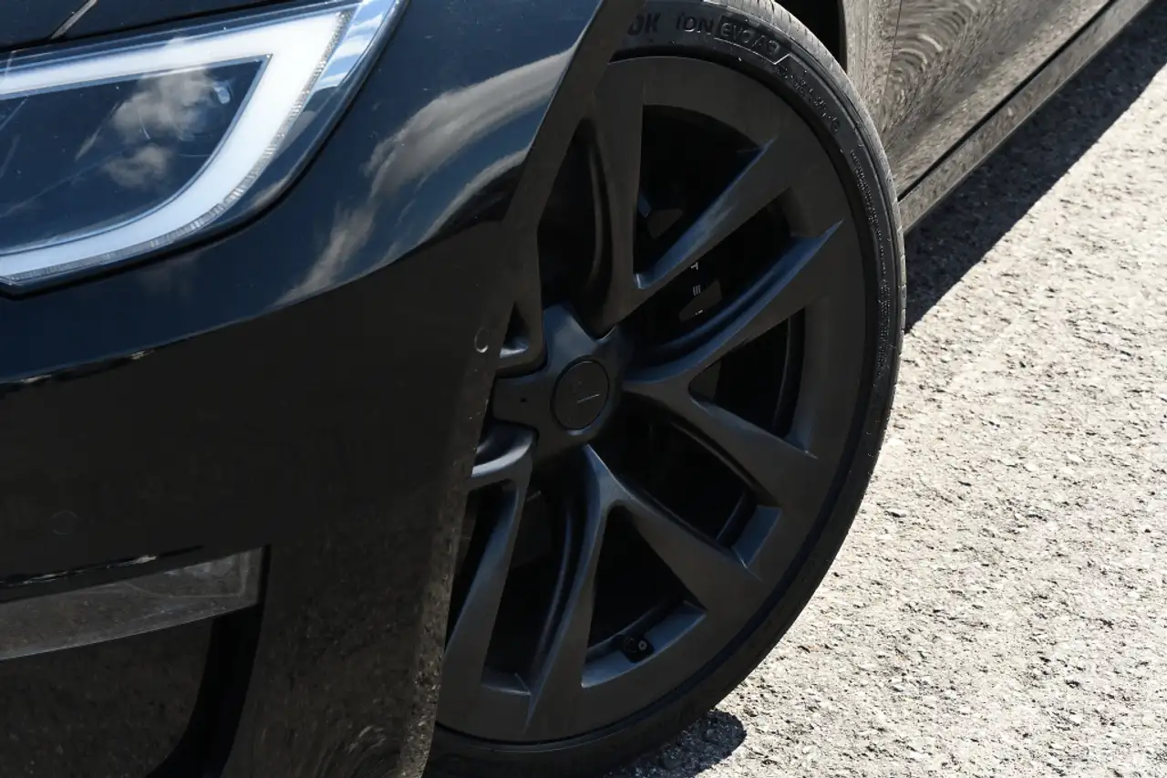 Tesla Model S - Image 7