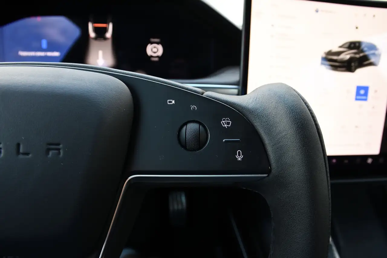 Tesla Model S - Image 21