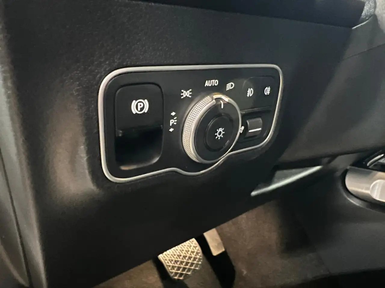 Mercedes-Benz GLB - Image 38