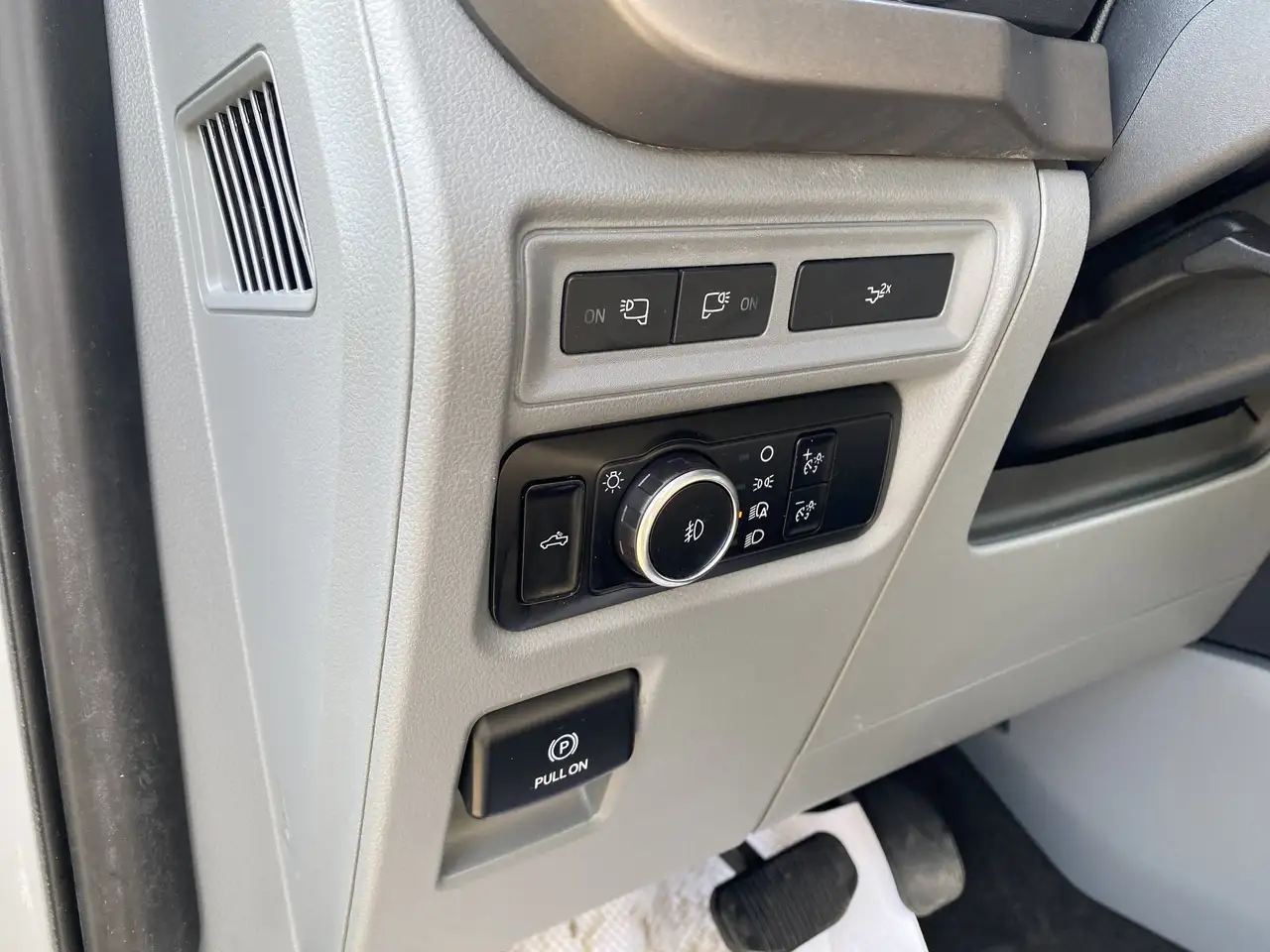 Ford F-150 - Image 10