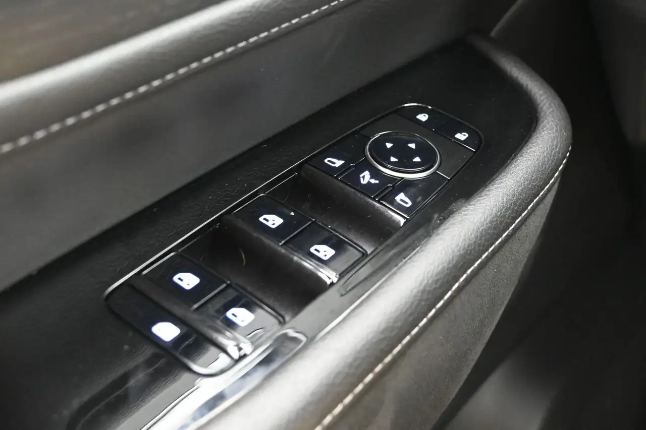 Infiniti QX80 - Image 13