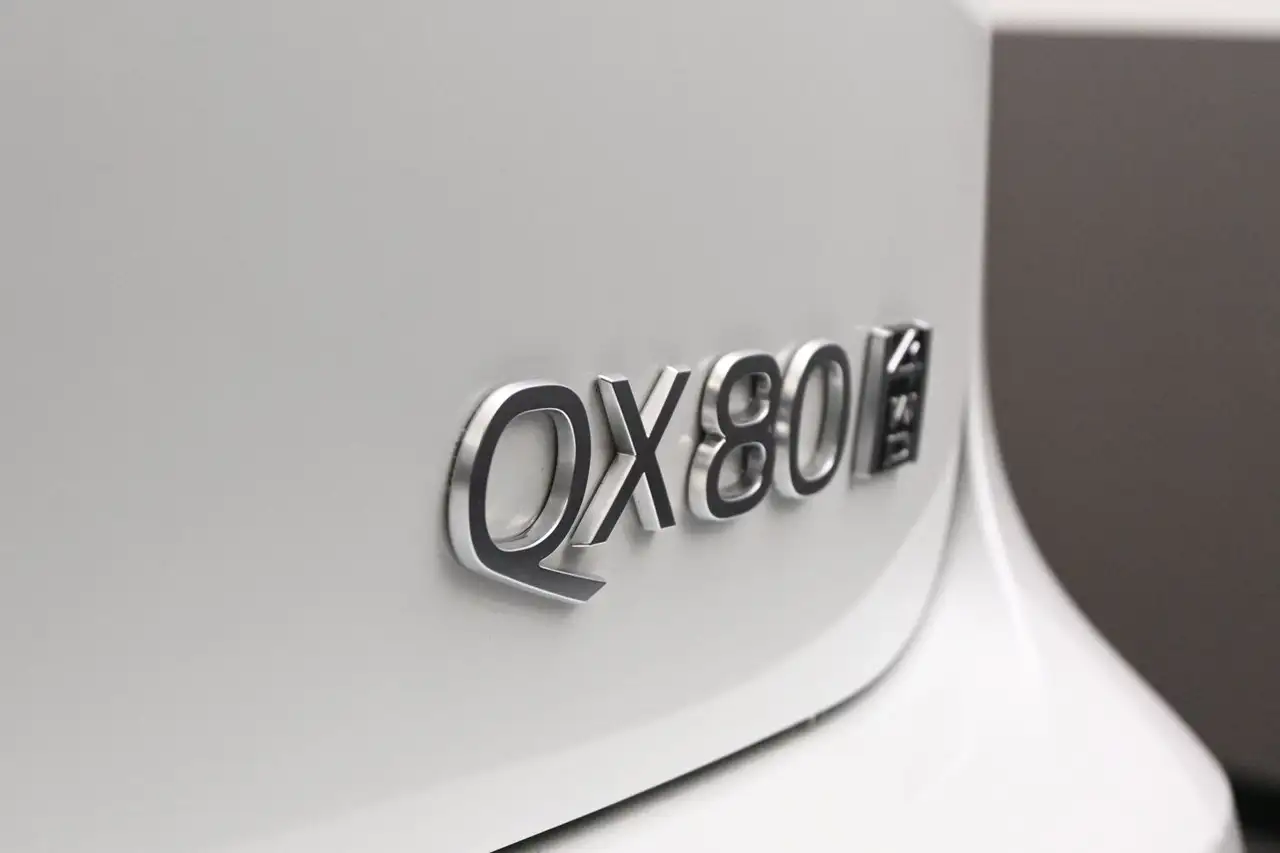 Infiniti QX80 - Image 29