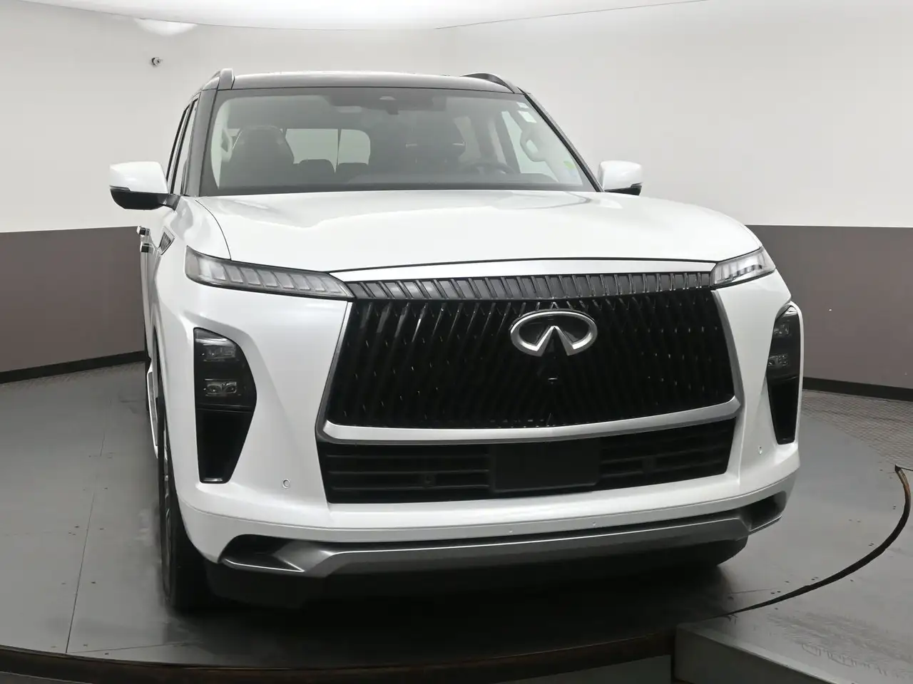 Infiniti QX80 - Image 2