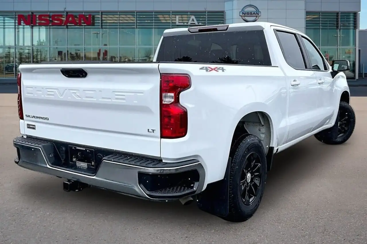 Chevrolet Silverado 1500 - Image 13