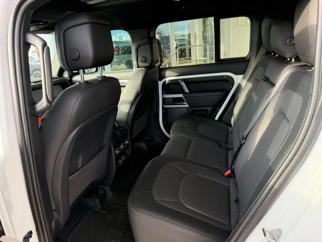 Land Rover Defender - Image 21
