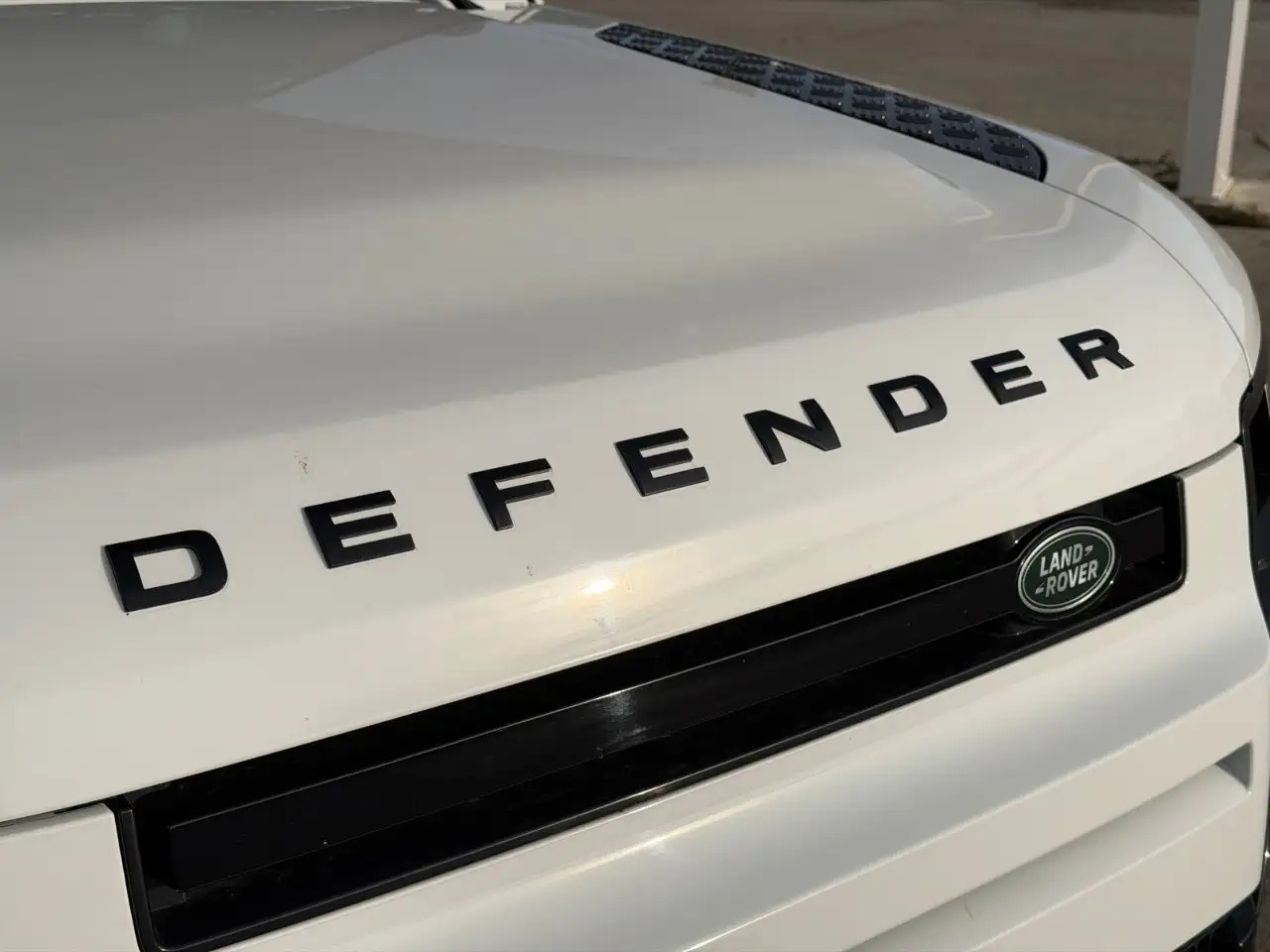 Land Rover Defender - Image 10