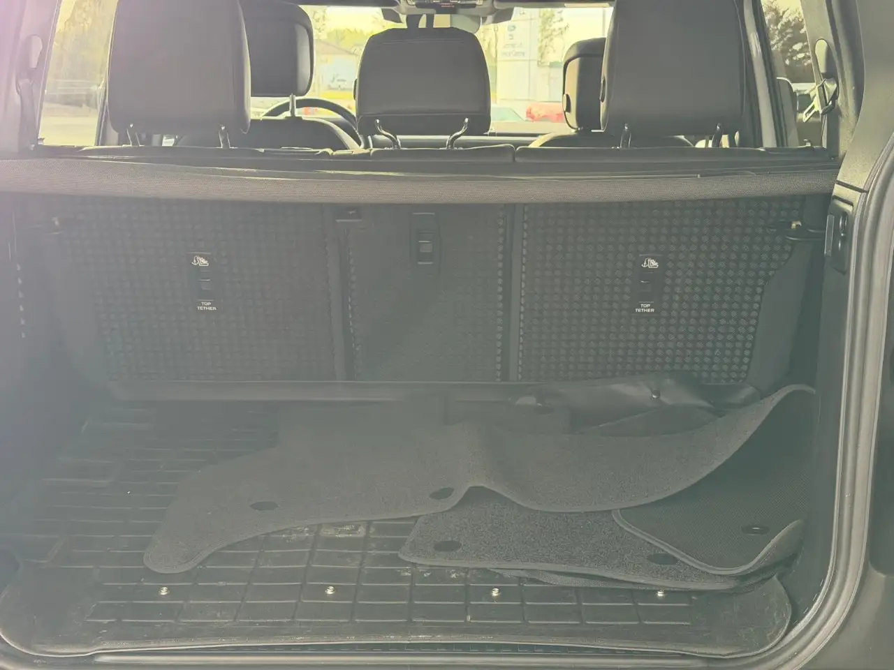 Land Rover Defender - Image 30