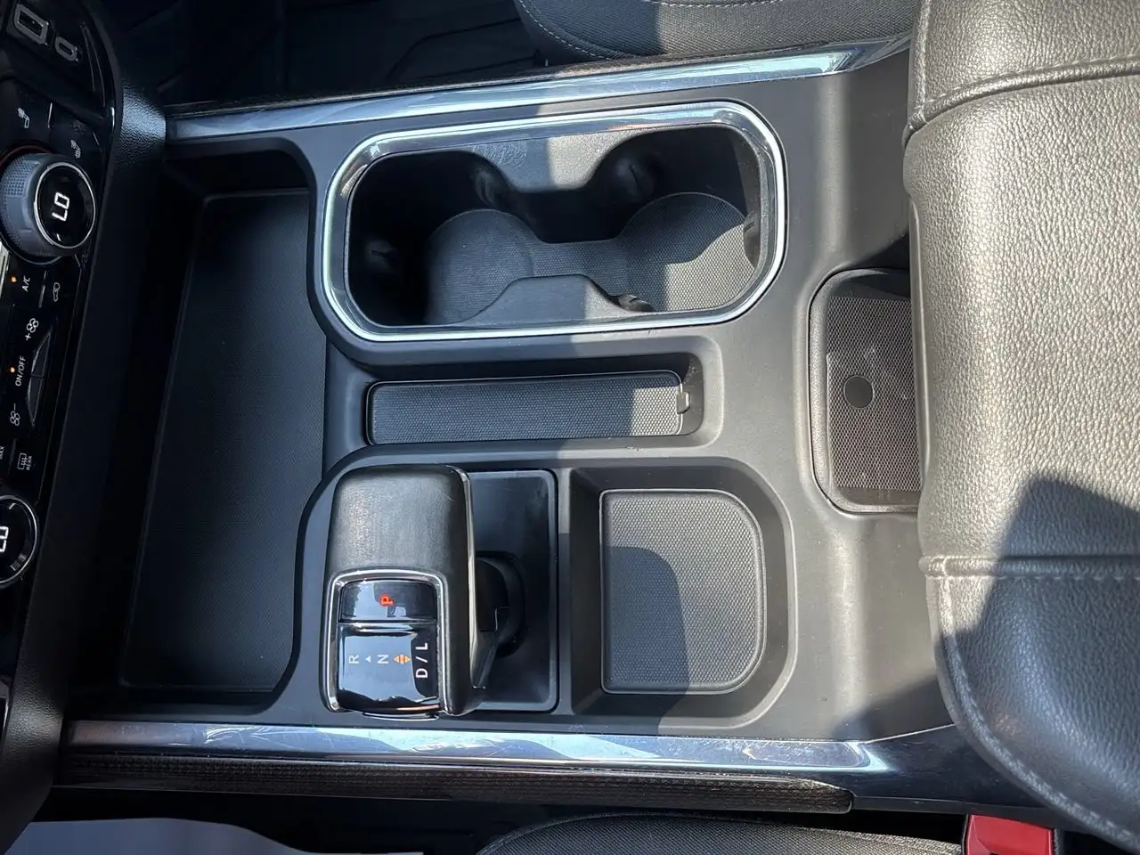 Chevrolet Silverado 1500 - Image 29